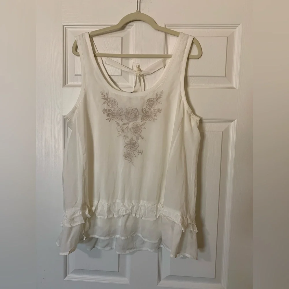 NWT Democracy Ivory Floral Embroidered Sleeveless Ruff Top Size‎ L Casual Summer